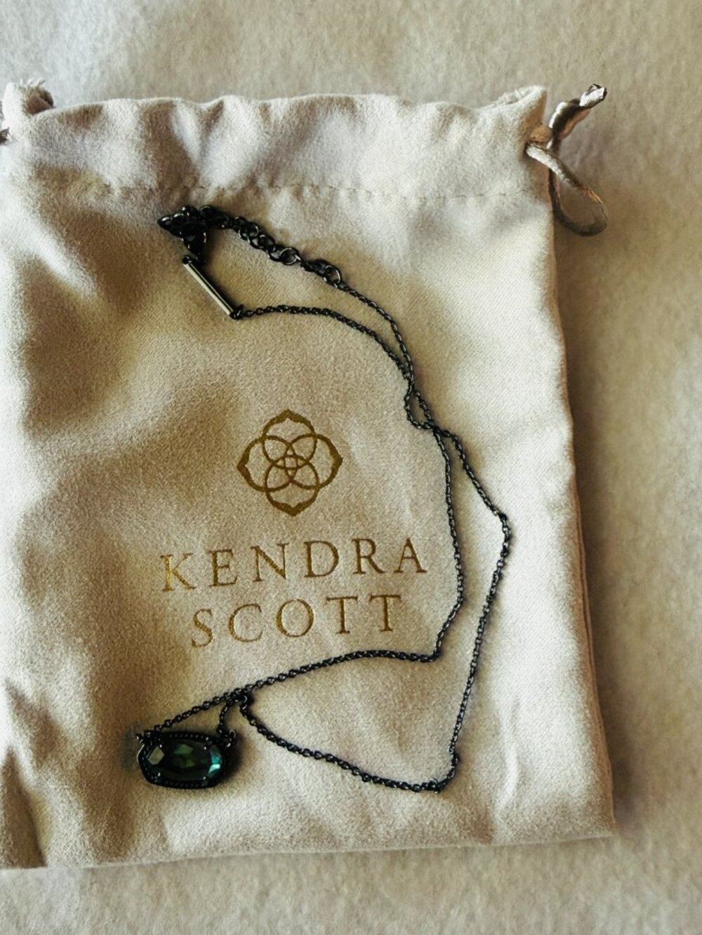 Kendra Scott Elisa Black Gunmetal-tone Chain W/ Iridescent Deep Green Pendant - Picture 2 of 8